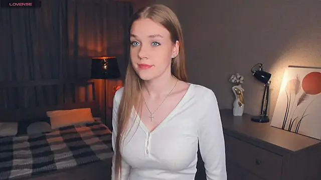 OdellaFrake online show from September 19, 2025, 8:20 pm