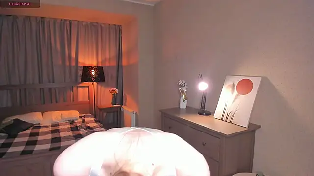 OdellaFrake online show from October 31, 2025, 9:05 pm