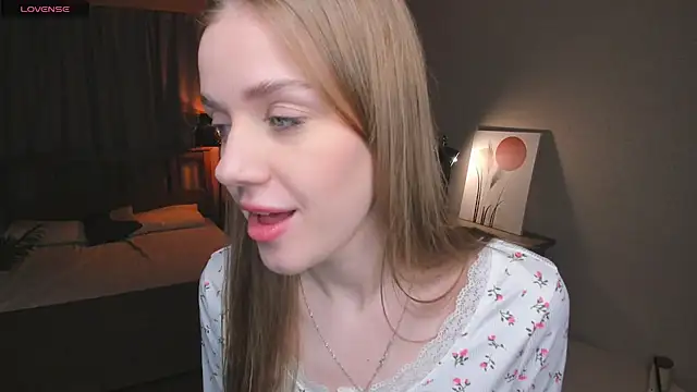 OdellaFrake online show from November 28, 2025, 7:49 pm