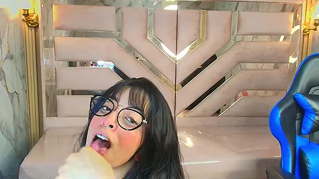 zoe r  online show from October 1, 2025, 3:12 am