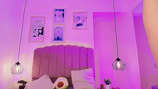 Isabelgh  online show from October 26, 2025, 3:45 am