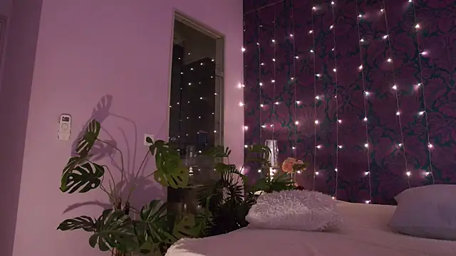 Snapshot of CherrRoses chatting on October 12, 2025, 4:50 pm CherrRoses online show from October 12, 2025, 4:50 pm