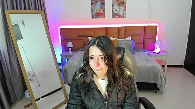 Catti Brie online show from April 17, 2026, 11:24 am