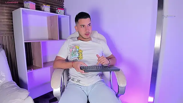 Axel grey  online show from October 17, 2025, 12:19 pm