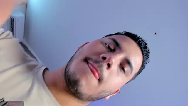 Axel grey  online show from April 5, 2026, 12:35 pm