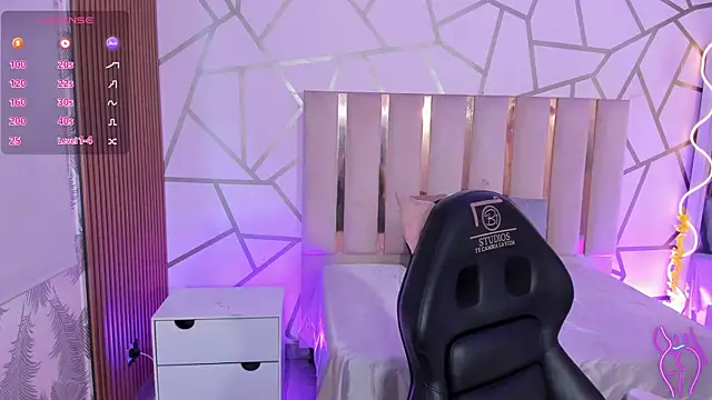 CYRUS TAY online show from April 18, 2026, 12:09 pm