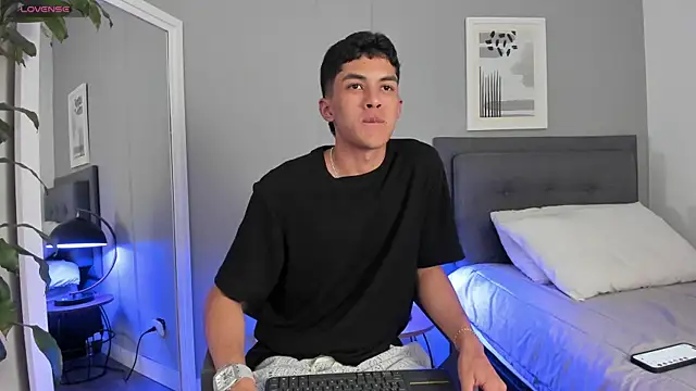 Tylerffoxx online show from October 6, 2025, 10:40 pm