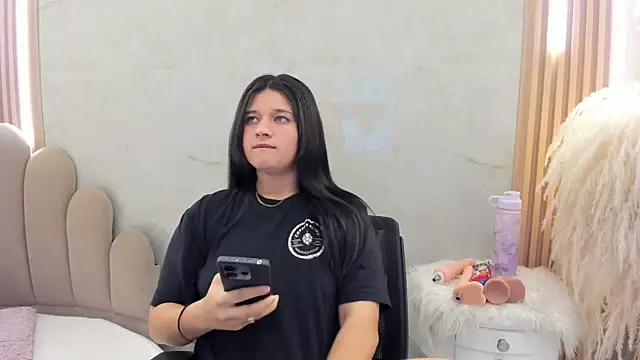 lanarios online show from November 12, 2025, 4:35 am