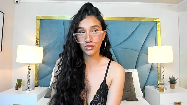 Snapshot of ValentiinaCruz chatting on September 21, 2025, 7:48 pm ValentiinaCruz online show from September 21, 2025, 7:48 pm