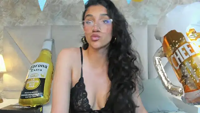 Snapshot of ValentiinaCruz chatting on October 4, 2025, 7:34 pm ValentiinaCruz online show from October 4, 2025, 7:34 pm