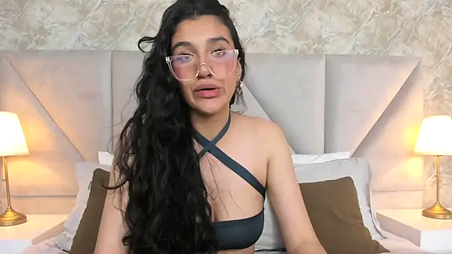 Snapshot of ValentiinaCruz chatting on October 14, 2025, 10:32 pm ValentiinaCruz online show from October 14, 2025, 10:32 pm