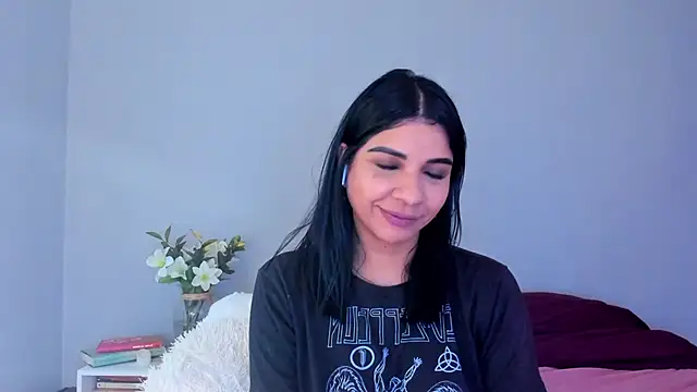 Laura-angeel online show from November 29, 2025, 7:06 pm