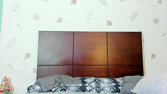 marie pourtoii online show from September 25, 2025, 12:25 am