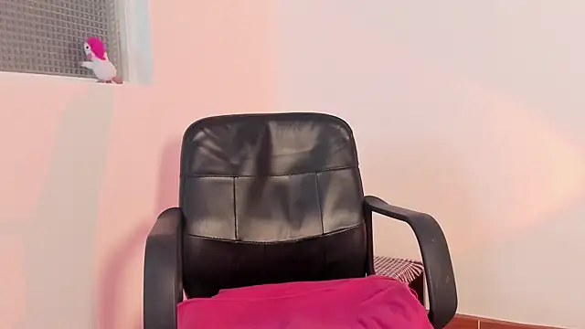 marie pourtoii online show from October 13, 2025, 1:05 am