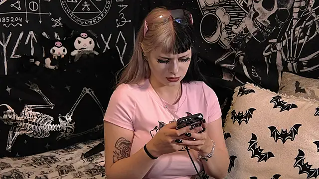 Paige Turner online show from April 24, 2026, 1:19 am