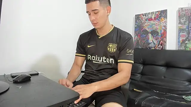 Snapshot of Mike3Xxx chatting on October 1, 2025, 1:22 am Mike3Xxx online show from October 1, 2025, 1:22 am