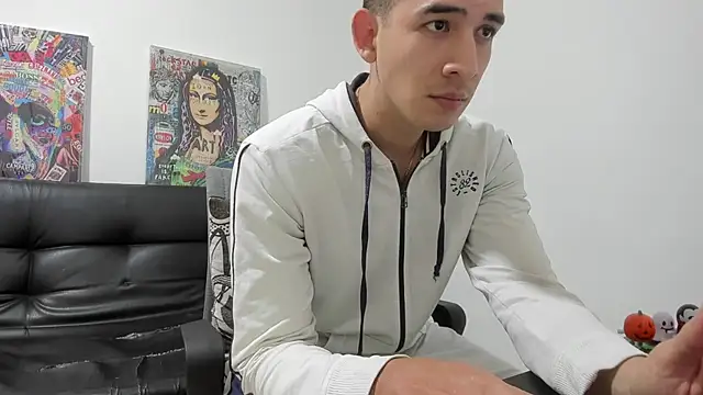 Snapshot of Mike3Xxx chatting on October 19, 2025, 1:06 am Mike3Xxx online show from October 19, 2025, 1:06 am