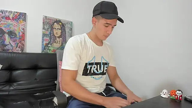 Snapshot of Mike3Xxx chatting on October 20, 2025, 1:17 am Mike3Xxx online show from October 20, 2025, 1:17 am