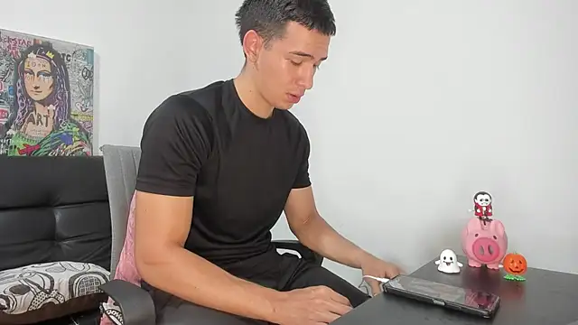 Snapshot of Mike3Xxx chatting on October 29, 2025, 12:46 am Mike3Xxx online show from October 29, 2025, 12:46 am