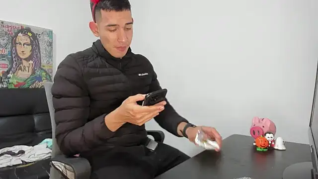 Snapshot of Mike3Xxx chatting on November 1, 2025, 8:16 am Mike3Xxx online show from November 1, 2025, 8:16 am