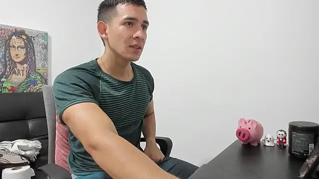 Snapshot of Mike3Xxx chatting on November 9, 2025, 12:42 am Mike3Xxx online show from November 9, 2025, 12:42 am