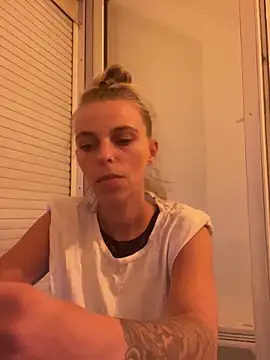 BrumeLove online show from May 27, 2026, 7:22 pm
