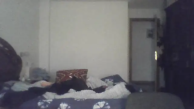 Snapshot of LillyCrossAvila chatting on December 19, 2025, 10:44 am LillyCrossAvila online show from December 19, 2025, 10:44 am