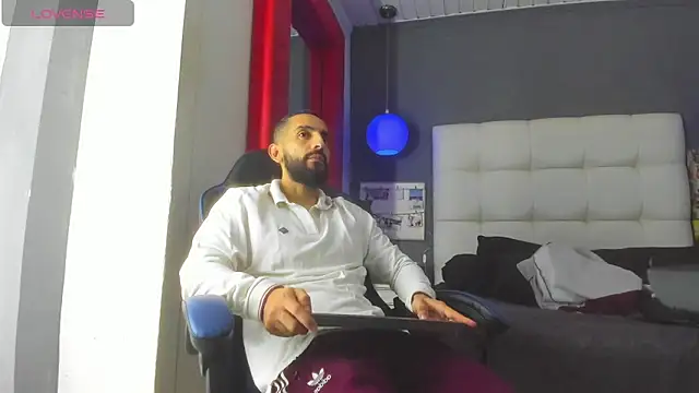 Yiyo10  online show from February 23, 2026, 3:26 am