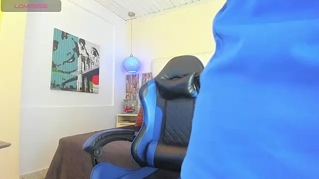 Yiyo10  online show from April 4, 2026, 9:34 pm