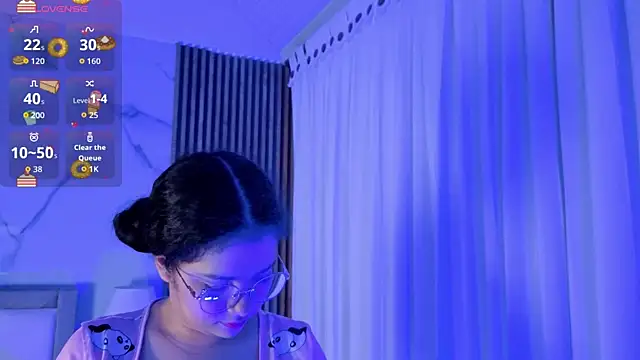 Snapshot of LunaRosse_ chatting on September 22, 2025, 11:45 am LunaRosse online show from September 22, 2025, 11:45 am