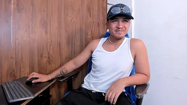 Snapshot of juanmechanic_ chatting on October 5, 2025, 3:49 am juanmechanic online show from October 5, 2025, 3:49 am