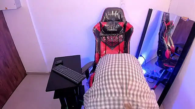 Snapshot of juanmechanic_ chatting on November 6, 2025, 6:03 am juanmechanic online show from November 6, 2025, 6:03 am