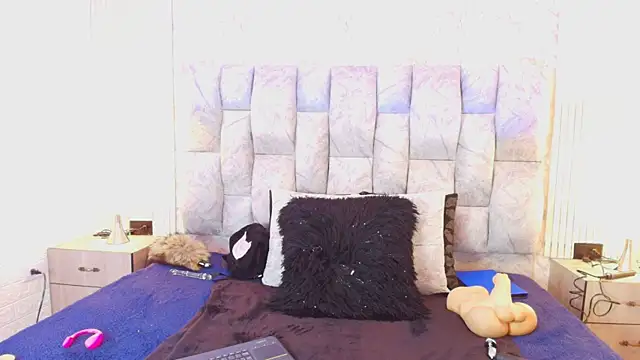 railey rosse  online show from September 24, 2025, 7:39 pm