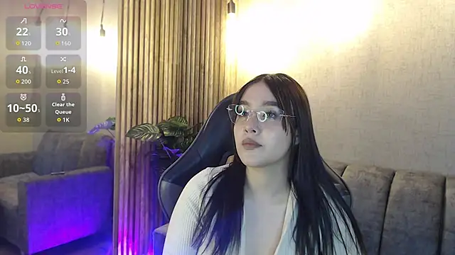 KimGarces online show from November 9, 2025, 4:55 am