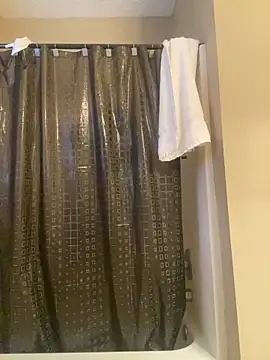 huhgtr online show from November 26, 2025, 5:25 pm