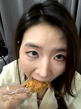 Moonlight-23 online show from November 15, 2025, 2:35 pm