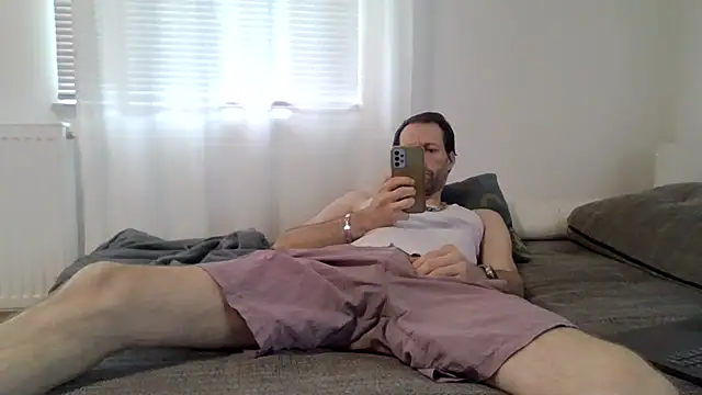 Snapshot of XLBarehengst chatting on October 22, 2025, 2:06 pm XLBarehengst online show from October 22, 2025, 2:06 pm