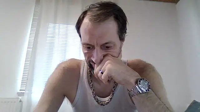 Snapshot of XLBarehengst chatting on October 25, 2025, 8:55 am XLBarehengst online show from October 25, 2025, 8:55 am