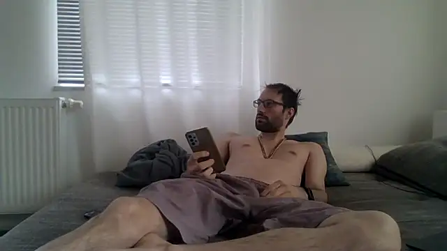 Snapshot of XLBarehengst chatting on May 3, 2026, 6:52 am XLBarehengst online show from May 3, 2026, 6:52 am