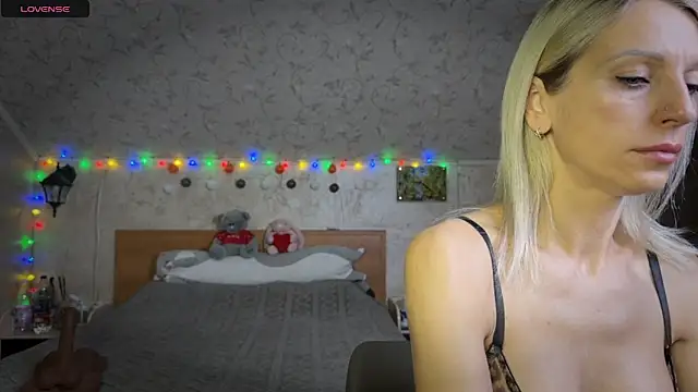 CleoSecret online show from December 17, 2025, 4:18 am