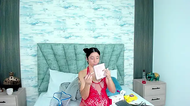 ShanelEvans online show from September 19, 2025, 6:52 pm