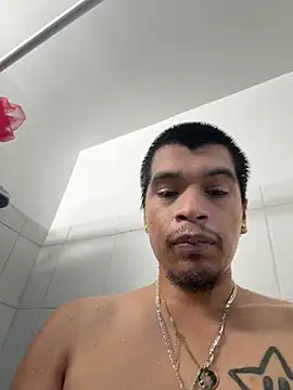 Snapshot of Hottdaddii chatting on June 10, 2026, 5:01 pm Hottdaddii online show from June 10, 2026, 5:01 pm