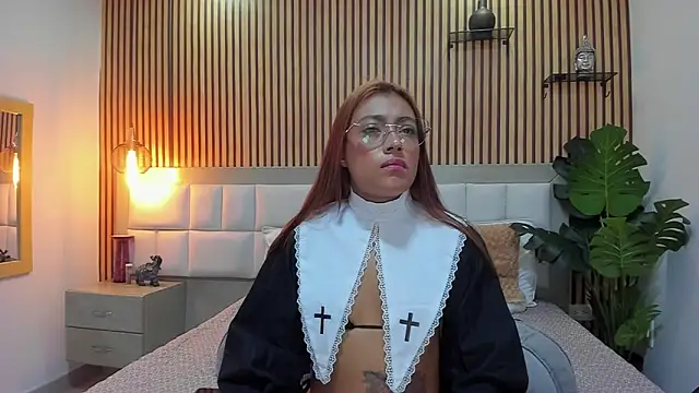 KattyBonnie online show from October 31, 2025, 7:48 pm