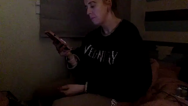 Bellababexox online show from May 15, 2026, 11:45 pm