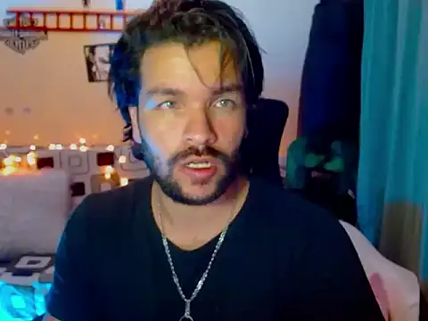 Snapshot of cortelioni_massimo_ chatting on February 3, 2026, 12:53 am cortelioni massimo online show from February 3, 2026, 12:53 am