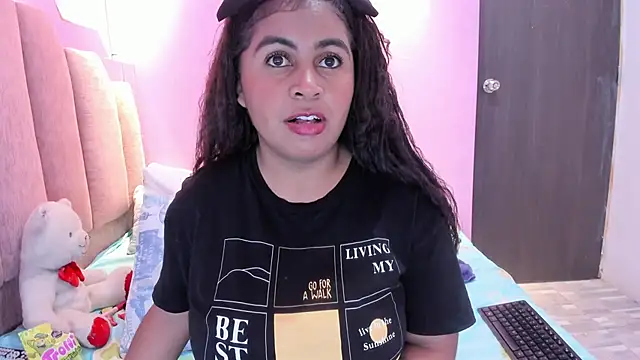 AndreaSweet2 online show from November 6, 2025, 7:59 pm