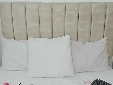 Snapshot of AprilStone1 chatting on September 26, 2025, 11:25 am AprilStone1 online show from September 26, 2025, 11:25 am