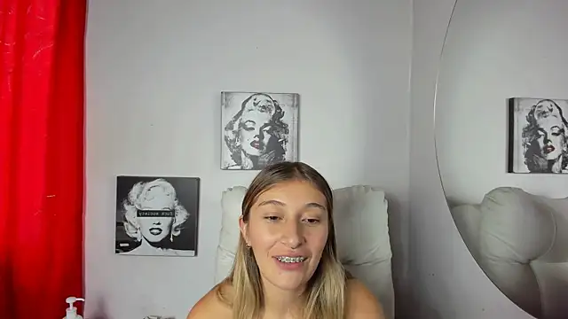 Snapshot of SophiaaLee chatting on July 23, 2026, 1:58 am SophiaaLee online show from July 23, 2026, 1:58 am