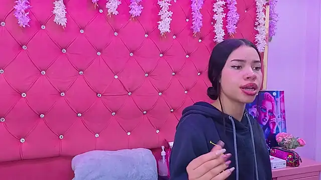 Snapshot of Nanis_James chatting on November 8, 2025, 3:07 am Nanis James online show from November 8, 2025, 3:07 am