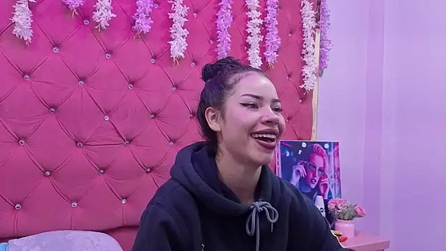 Snapshot of Nanis_James chatting on November 9, 2025, 2:43 am Nanis James online show from November 9, 2025, 2:43 am